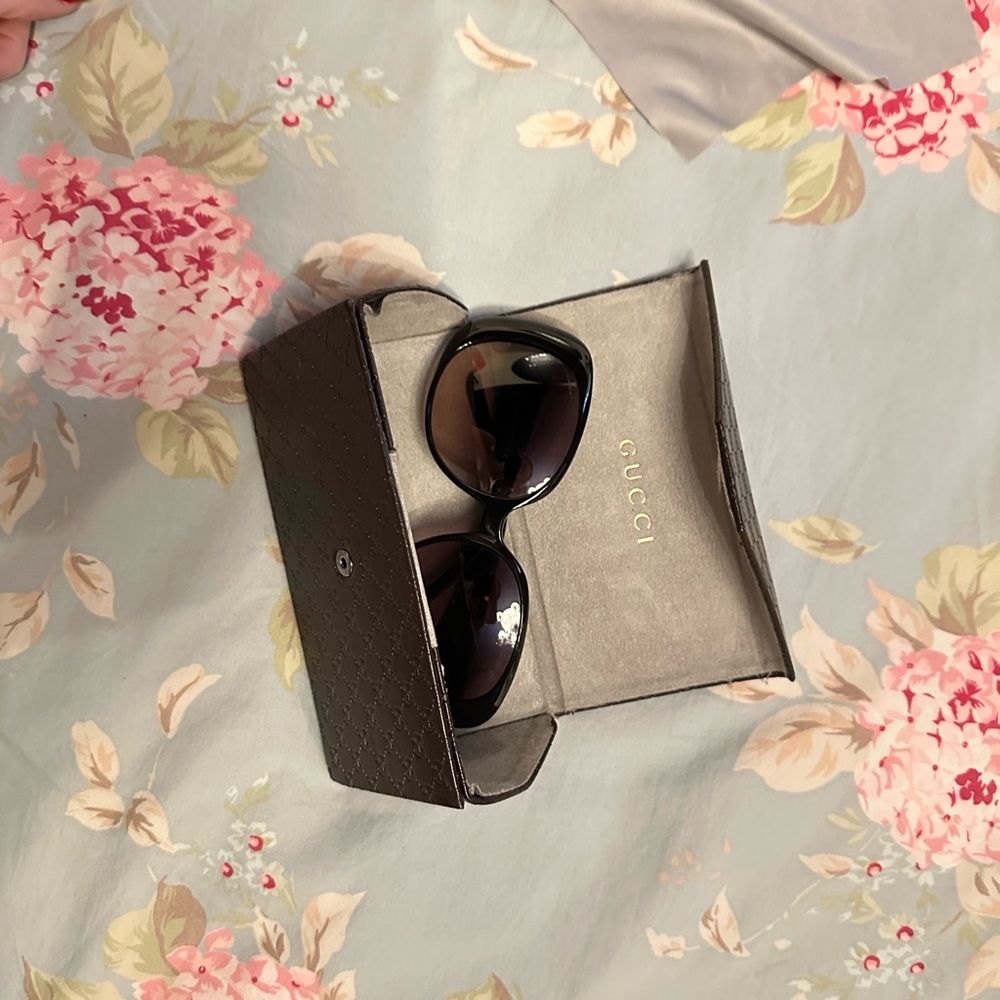 Large Gucci sunglasses